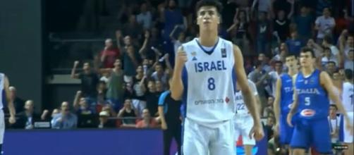 Deni Avdija playing with team Israel in a game against Italy. [image source: FIBA-YouTube]
