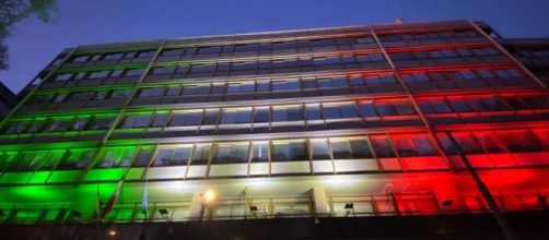 Intervista all'Head of Italy Market di Enel Nicola Lanzetta - Nella foto, la sede centrale di Enel illuminata con il tricolore per solidarietà