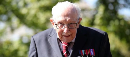 Veterano de guerra de 99 años recauda 12 millones de libras para luchar contra la pandemia