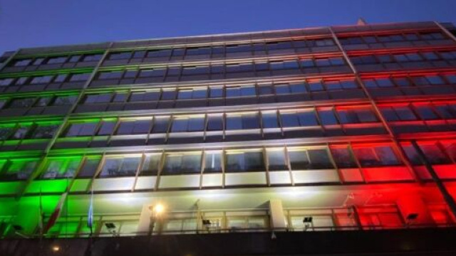Intervista all'Head of Italy Market di Enel Nicola Lanzetta - Nella foto, la sede centrale di Enel illuminata con il tricolore per solidarietà