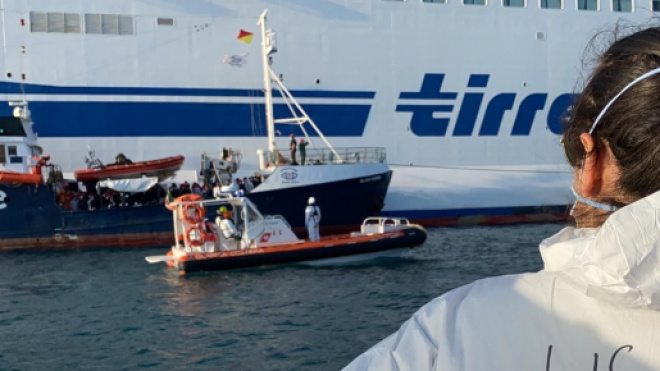 La nave della Ong Sea-Eye a Palermo.
