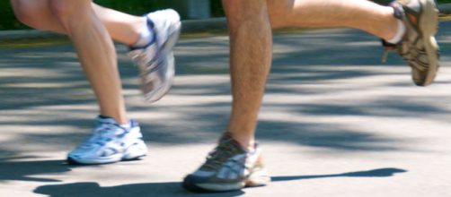 Padova: fa jogging senza mascherina e viene aggredito da un passante.