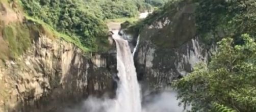 Sinkhole swallows San Rafael waterfall in Ecuador. [Image source/Reis-Expert YouTube video]