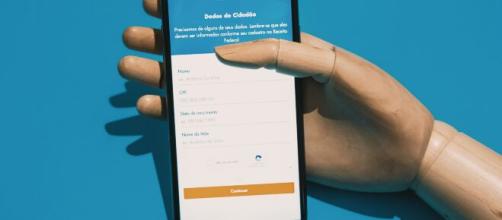 Aplicativo Caixa Tem foi lançado para auxiliar beneficiários do auxílio emergencial que não possuem conta em banco. (Arquivo Blasting News)