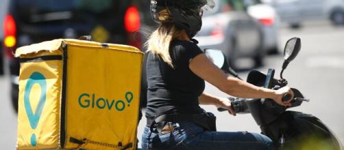 Los "riders" de Glovo han visto reducidos sus ingresos económicos en medio de la pandemia.