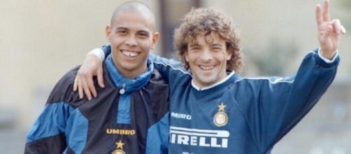 Francesco Moriero insieme a Ronaldo nella stagione 1997/98.
