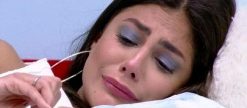 Mari chora sozinha no quarto céu. (Reprodução/TV Globo)