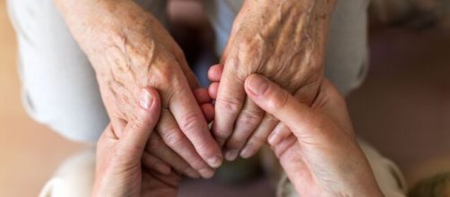 Varios familiares aseguran que sus mayores enfermos fueron abandonados.