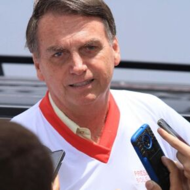 Bolsonaro responde questionamentos de jornalistas sobre o efeito do relaxamento em meio a pandemia. (Arquivo Blasting News)