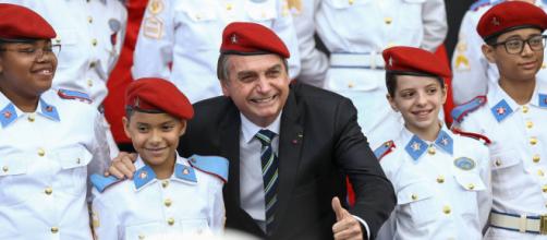 Bolsonaro quer reabrir escolas militares em meio a pandemia do novo coronavírus. (Arquivo Blasting News)