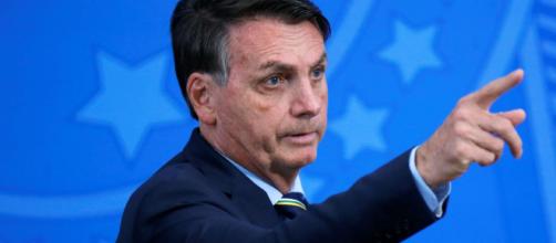 'Não sou coveiro, tá?', diz Bolsonaro ao responder jornalistas. (Arquivo Blasting News)