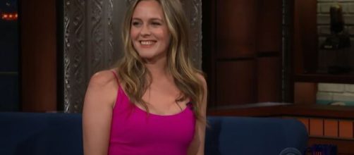 Actress Alicia Silverstone on 'The Late Show With Stephen Colbert' - [Image Source: TheLateShowWithStephenColbert/YouTube]