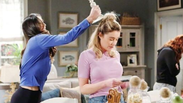 Beautiful, anticipazioni americane: Flo colpita alla testa da Penny perde i sensi