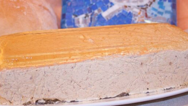 Paté di carne e pollo, una ricetta ricca di sapore.