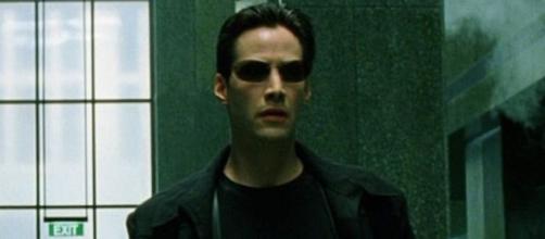Neo é interpretado por Keanu Reeves. (Reprodução/Warner Bros.)