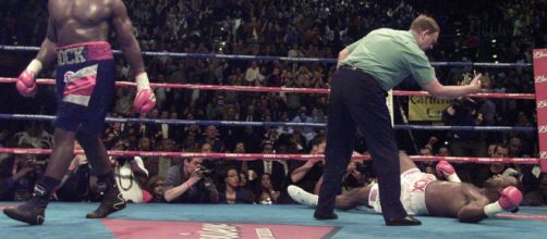Lennox Lewis ko contro Hasim Rahman il 22 aprile 2001.