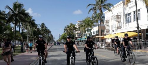 Miami-Dade se mantiene firme en su resolución de cerrar las playas ante la amenaza del Coronavirus - infobae.com