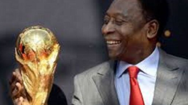 Pelé dévoile son top 5 des meilleurs joueurs de l’histoire (Credit : Twitter de Pelé)