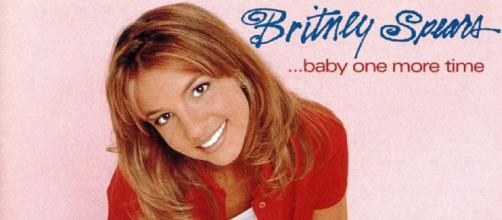 Britney Spears teve sucesso no ano 2000. (Reprodução/Facebook Oficial Britney Spears)