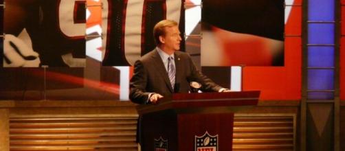 Roger Goodell at the 2009 draft. [image source: Marianne O'Leary- Wikimedia Commons]