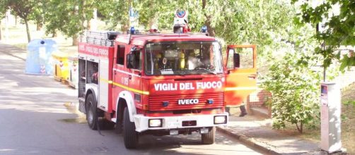 Pavia, anziano si dà fuoco nel cortile di casa: morto per le gravi ustioni.