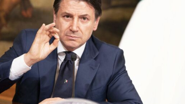 Giuseppe Conte, dal 4 la nuova fase verso la ripartenza del Paese: 'Se ami l'Italia, mantiene le distanze'