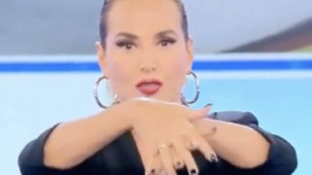 Haters contro Barbara D'Urso dopo il post della conduttrice con Pino Daniele.