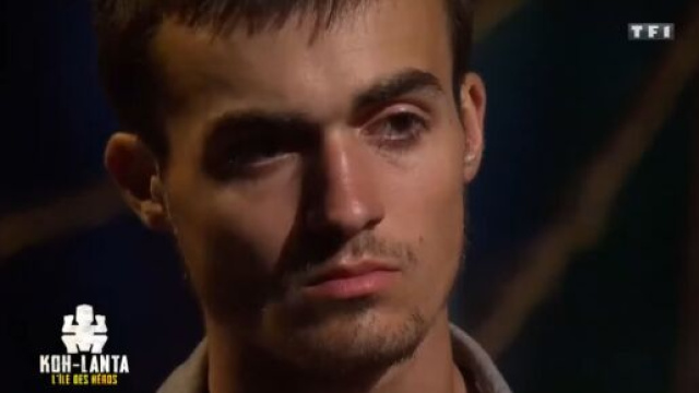 Sam encaisse son élimination difficile pour lui. Credit : TF1 Capture