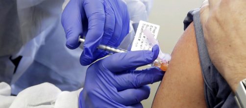 La Universidad de Oxford ha puesto en marcha las pruebas en humanos de su vacuna contra el Covid-19.