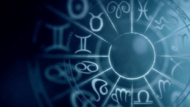 L'Oroscopo del weekend 2-3 maggio, passione stellare per l'Ariete e il Sagittario