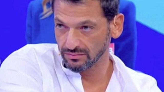 Pago si è scagliato contro un hater sui social: 'Sparisci'.