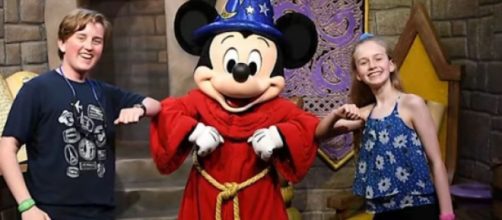 Walt Disney World & Universal Orlando resorts closing amid coronavirus pandemic. [Image source/News4JAX YouTube video]