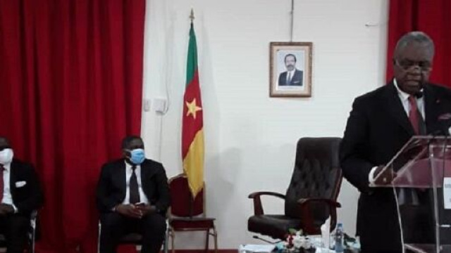 Le Ministre de la Communication René Emmanuel Sadi lors du point de presse du 28 avril 2020 (c) Mincom