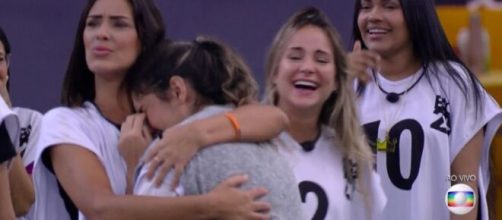Gizelly chora após brincadeira de Tiago Leifert. (Reprodução/TV Globo)