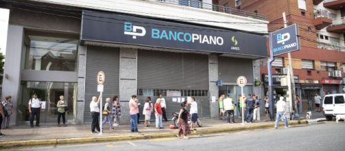 Tras el caos de hoy, los bancos abrirán el sábado y el domingo. - infobae.com