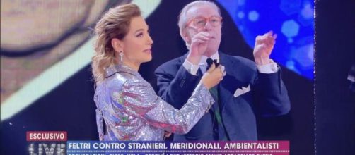 Vittorio Feltri difende Barbara d'Urso dagli attacchi ricevuti per la preghiera in diretta.