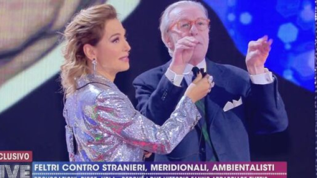 Vittorio Feltri difende Barbara d'Urso dagli attacchi ricevuti per la preghiera in diretta.