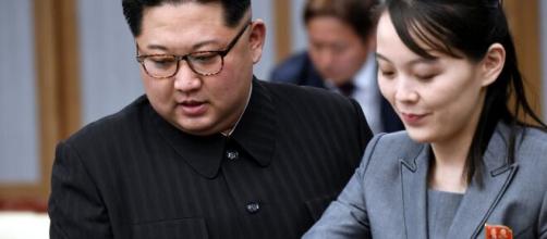 El actual dictador de Corea, en un acto junto a su hermana. / telegraph.co.uk