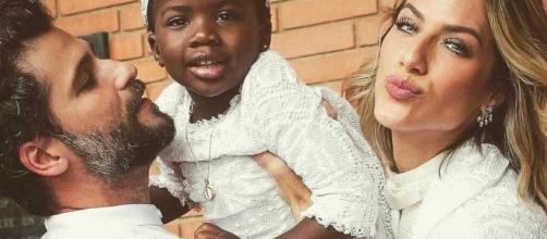Em entrevista, Ewbank comenta maternidade:“Nunca quis ser mãe. Só até encontrar meus dois”. ( Arquivo Blasting News )