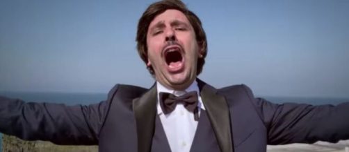 Checco Zalone lancia 'Immunità di gregge', il video del nuovo brano dedicato al lockdown.