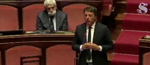 Matteo Renzi durante il suo discorso in Senato.