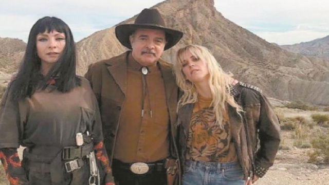 Zulema, Victor Ramala e Macarena in 'Vis a Vis - El Oasis'