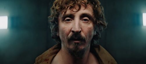Iván Massagué interpreta Goreng, o protagonista do filme 'O poço', recente destaque na Netflix. (Arquivo Blasting News)