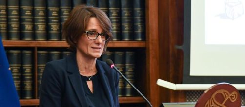 La ministra Elena Bonetti ha annunciato di voler erogare un bonus che va da 80 a 170 euro per famiglie con figli fino a 14 anni.