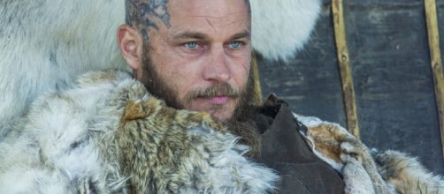 O ator de Ragnar foi um dos que marcaram na série. (Reprodução/History)