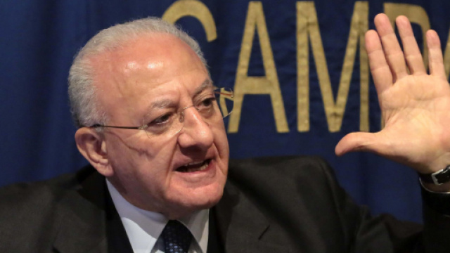 La Regione Campania stanzia un piano da oltre 600 milioni di euro per arginare la crisi da coronavirus.