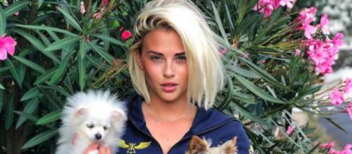 TPMP : Une photo de Kelly 'avant de dormir' dans son lit ...