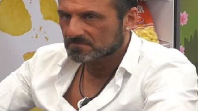 Grande Fratello Vip 4: Sossio esulta per l'uscita di Fernanda, Licia, Zequila, e Teresanna.