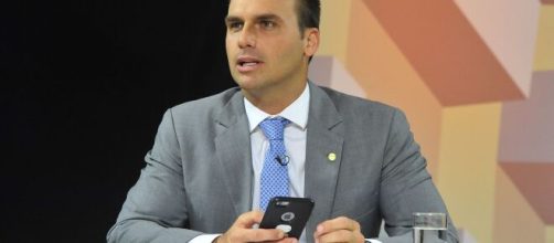 FOTO Covid-19: Eduardo Bolsonaro confirma que quarentena não irá durar até final do mês. (Arquivo Blasting News)
