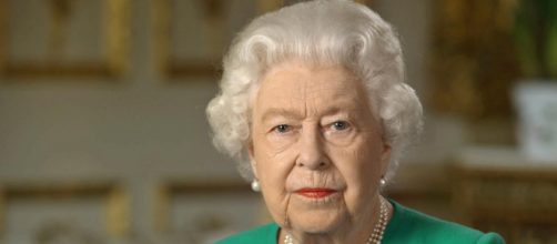 La regina Elisabetta parla in tv: 'tempo difficile'